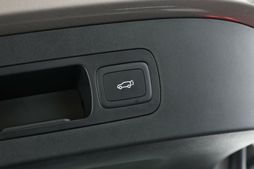 https://vehicle-cdn.autoleague.cloud/32838_1671172_12.jpg