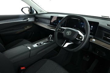 https://vehicle-cdn.autoleague.cloud/32838_1671445_20.jpg