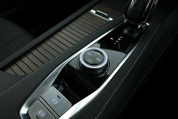 https://vehicle-cdn.autoleague.cloud/32838_1671445_27.jpg