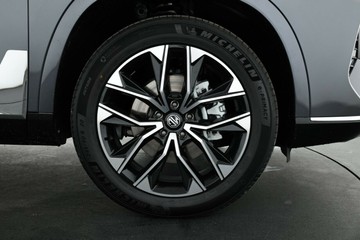 https://vehicle-cdn.autoleague.cloud/32838_1671445_3.jpg
