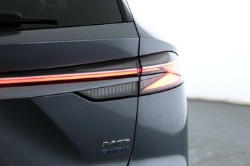 https://vehicle-cdn.autoleague.cloud/32838_172347_15.jpg