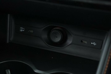 https://vehicle-cdn.autoleague.cloud/32838_172347_28.jpg