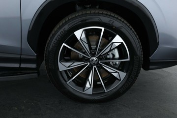 https://vehicle-cdn.autoleague.cloud/32838_172347_3.jpg