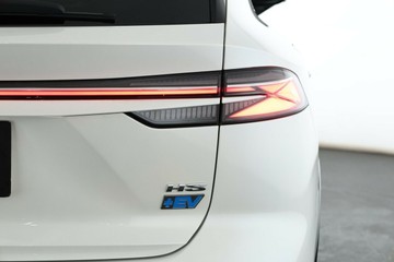 https://vehicle-cdn.autoleague.cloud/32838_173131_14.jpg