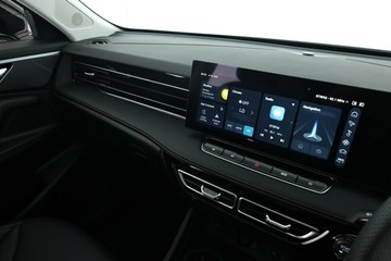 https://vehicle-cdn.autoleague.cloud/32838_173131_23.jpg