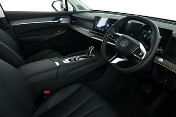 https://vehicle-cdn.autoleague.cloud/32838_1740058_19.jpg