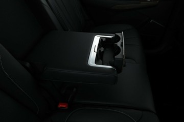 https://vehicle-cdn.autoleague.cloud/32838_1740058_36.jpg