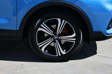 https://vehicle-cdn.autoleague.cloud/32838_185216_2.jpg