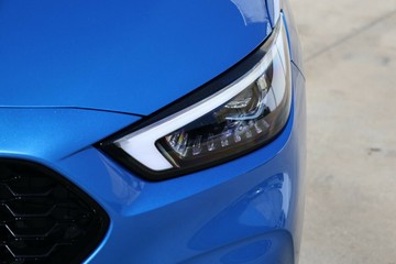 https://vehicle-cdn.autoleague.cloud/32838_185216_6.jpg