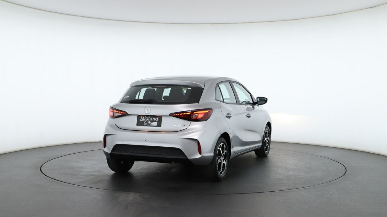 MG Mg3 image 2