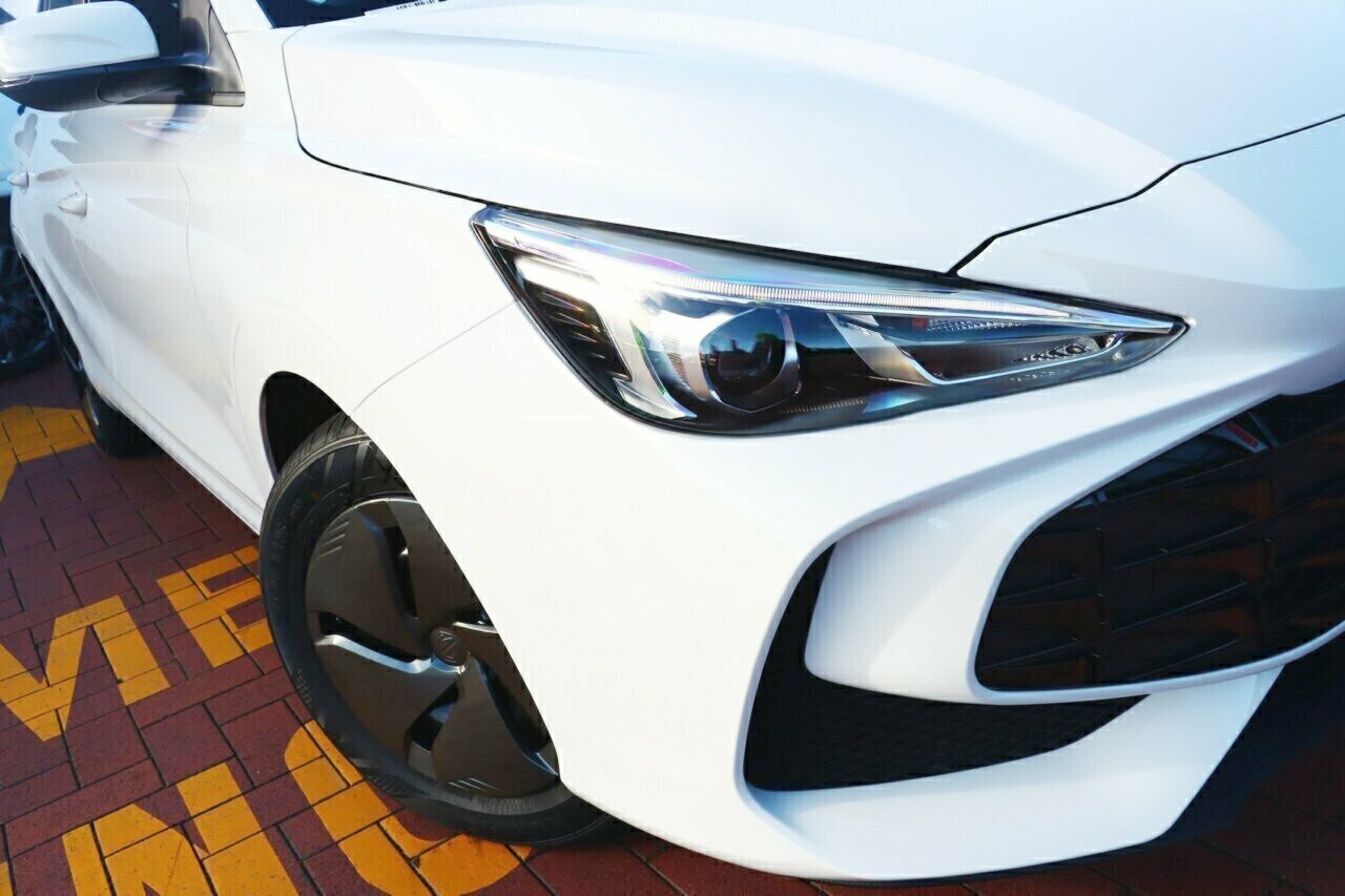 MG Mg3 image 2