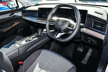 https://vehicle-cdn.autoleague.cloud/32838_223740_13.jpg