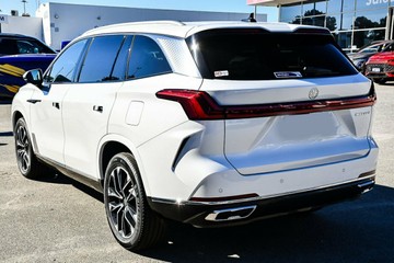 https://vehicle-cdn.autoleague.cloud/32838_223740_6.jpg