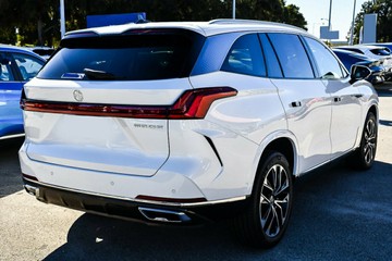 https://vehicle-cdn.autoleague.cloud/32838_223740_8.jpg