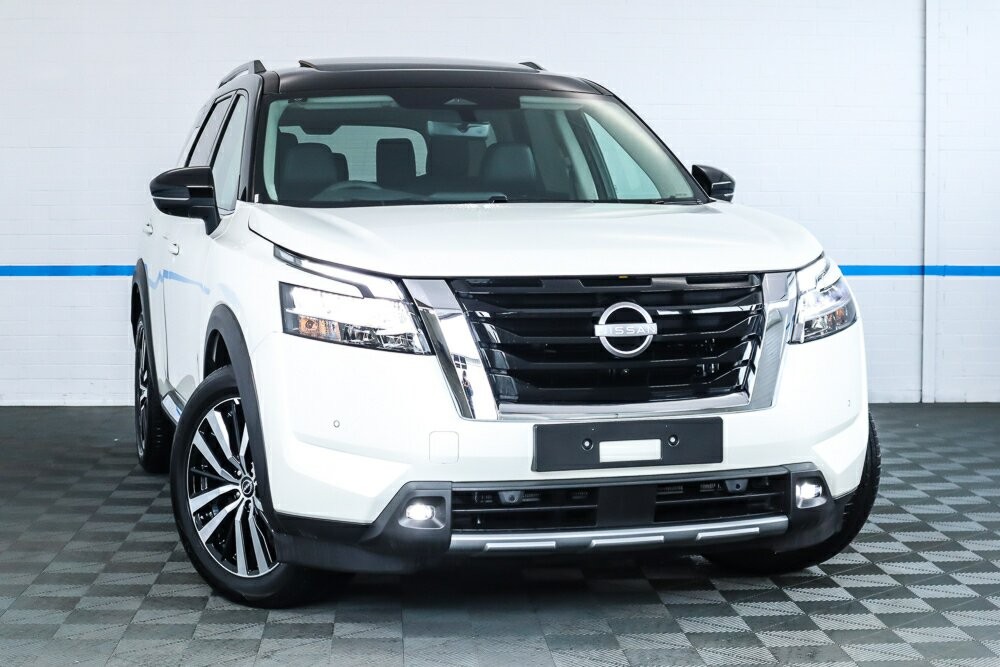 Nissan Pathfinder image 2