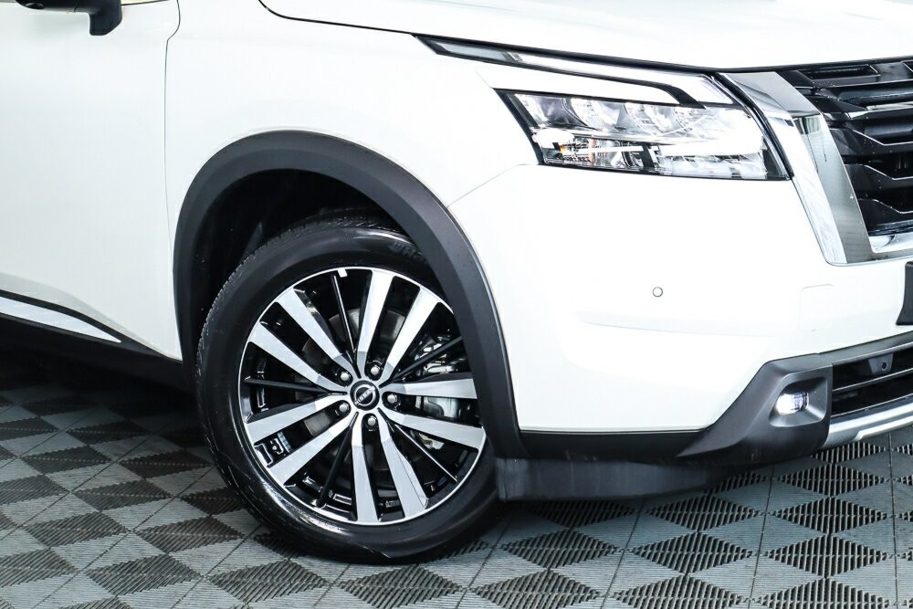 Nissan Pathfinder image 3