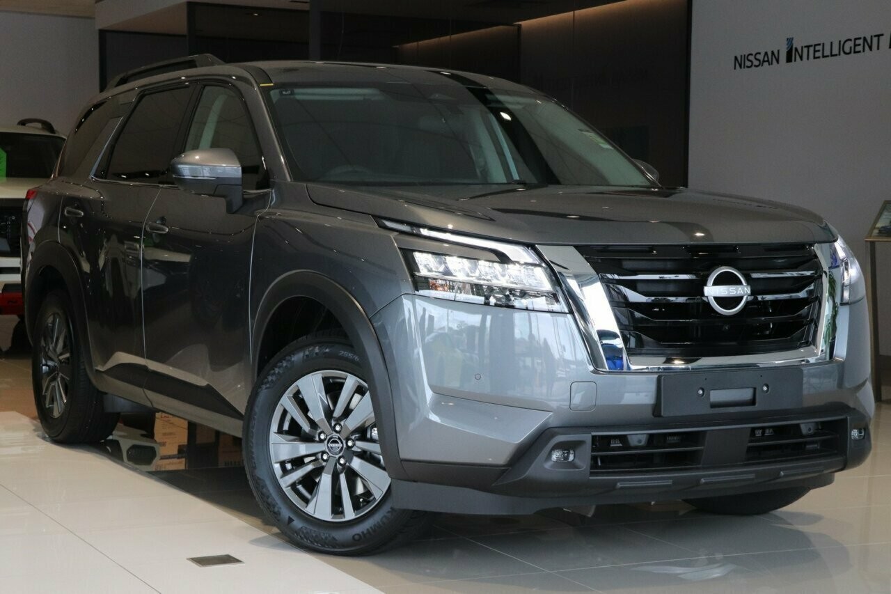 Nissan Pathfinder image 1