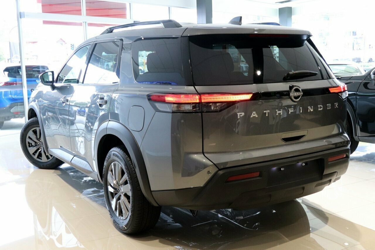 Nissan Pathfinder image 3