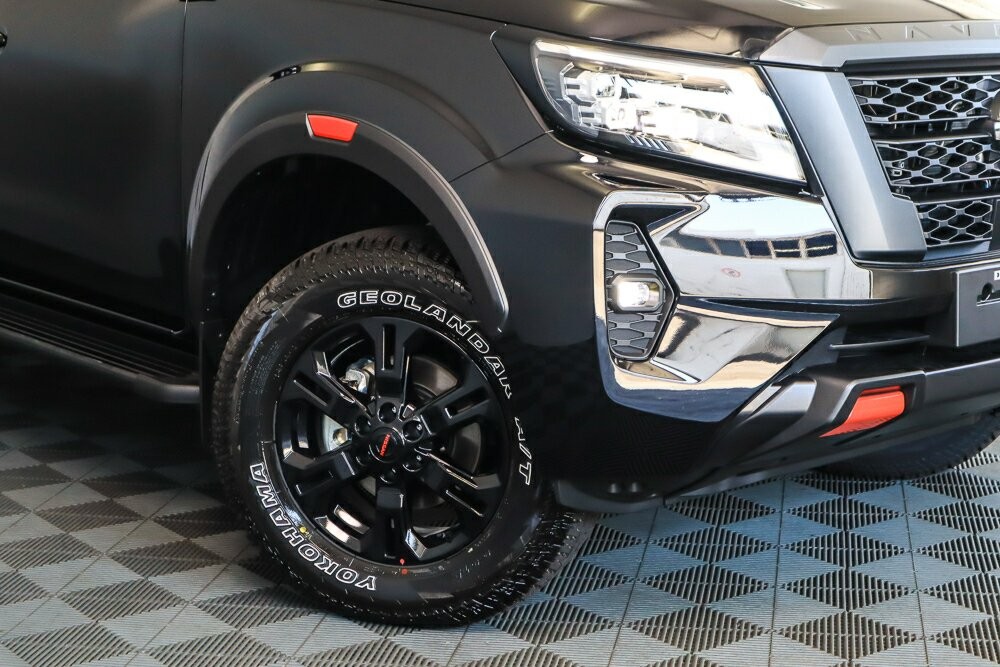Nissan Navara image 2