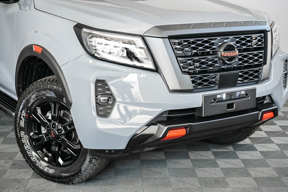 Nissan Navara image 2