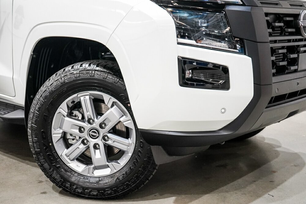 Nissan Navara image 2