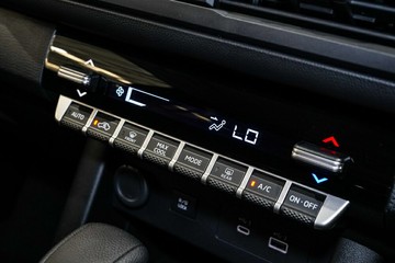https://vehicle-cdn.autoleague.cloud/33417_2986858_24.jpg
