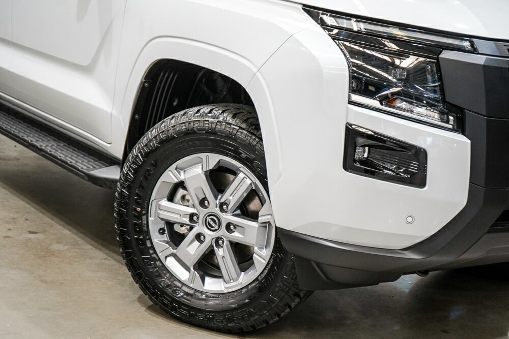 Nissan Navara image 2