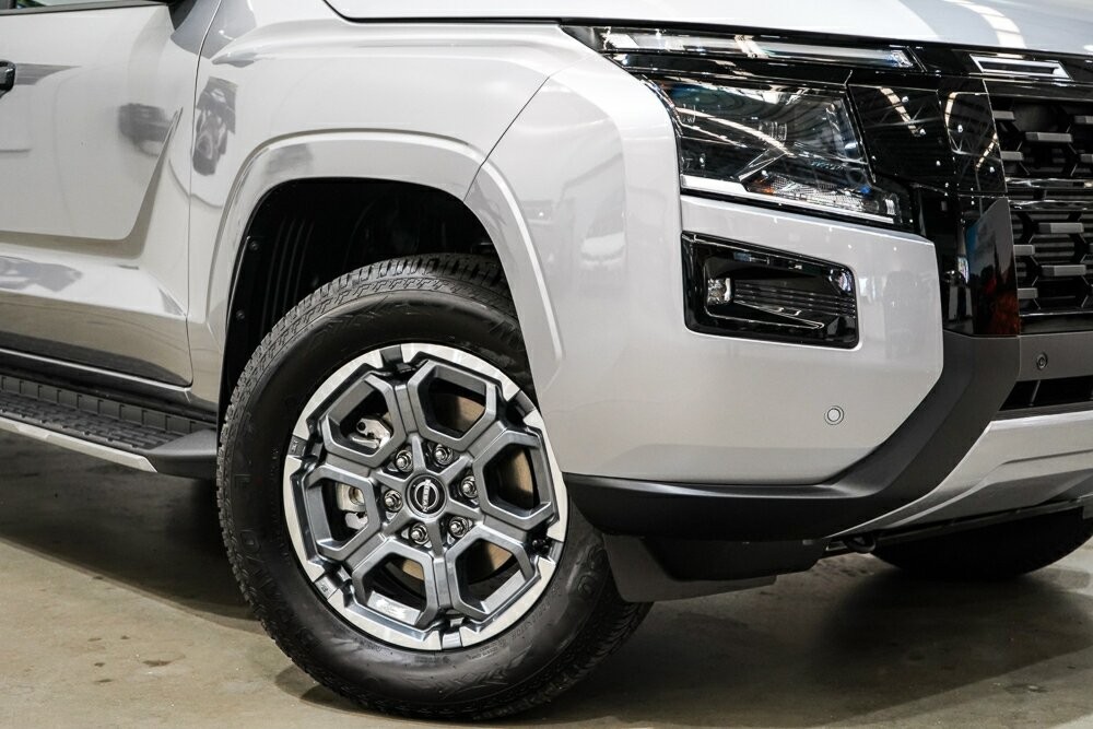 Nissan Navara image 2