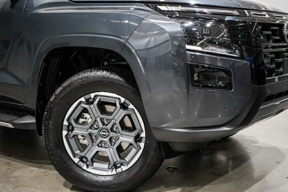 Nissan Navara image 2