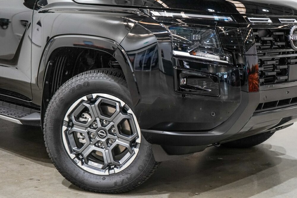 Nissan Navara image 2