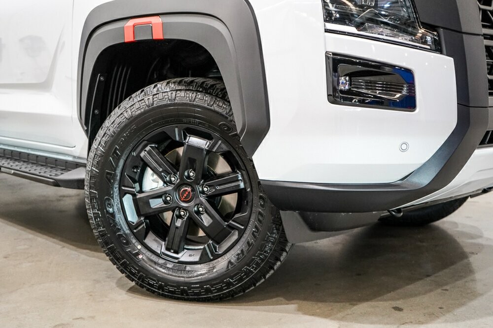 Nissan Navara image 2