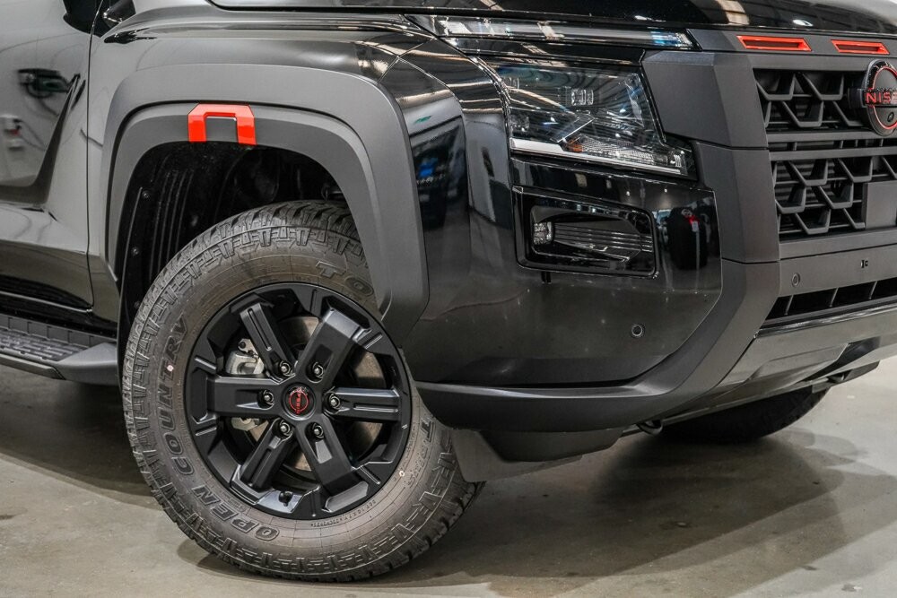 Nissan Navara image 2