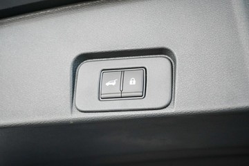 https://vehicle-cdn.autoleague.cloud/33417_2995024_10.jpg