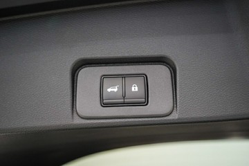 https://vehicle-cdn.autoleague.cloud/33417_3002033_10.jpg