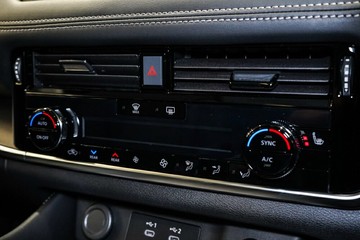 https://vehicle-cdn.autoleague.cloud/33417_3002033_24.jpg