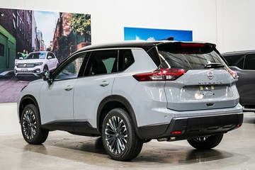 https://vehicle-cdn.autoleague.cloud/33417_3002033_5.jpg