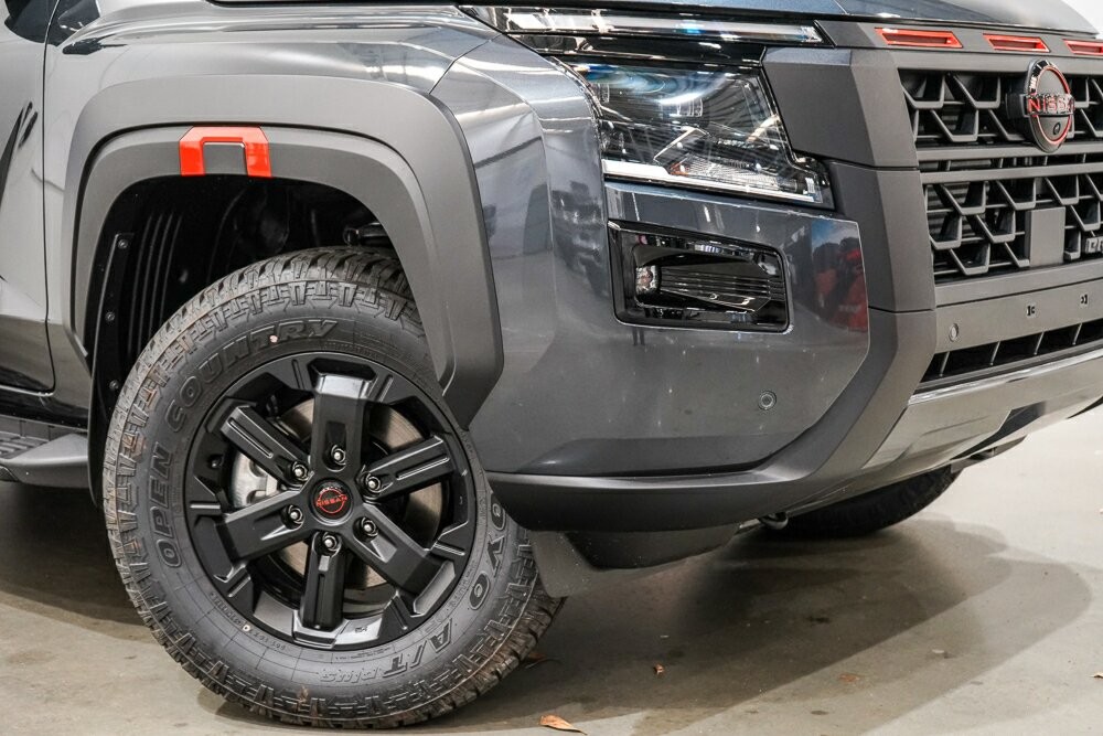 Nissan Navara image 2