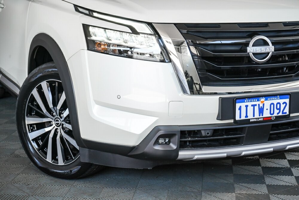 Nissan Pathfinder image 2