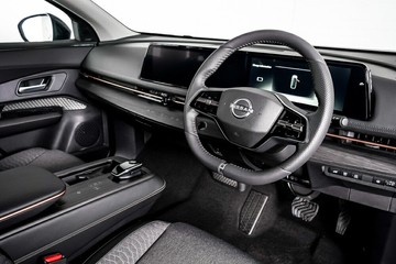 https://vehicle-cdn.autoleague.cloud/33489_2955512_16.jpg