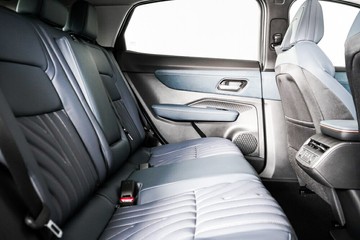 https://vehicle-cdn.autoleague.cloud/33489_2968040_11.jpg
