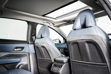 https://vehicle-cdn.autoleague.cloud/33489_2968040_12.jpg