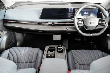 https://vehicle-cdn.autoleague.cloud/33489_2968040_13.jpg