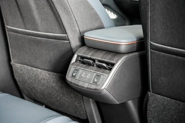 https://vehicle-cdn.autoleague.cloud/33489_2968040_14.jpg