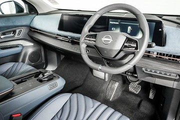 https://vehicle-cdn.autoleague.cloud/33489_2968040_17.jpg