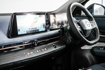 https://vehicle-cdn.autoleague.cloud/33489_2968040_25.jpg