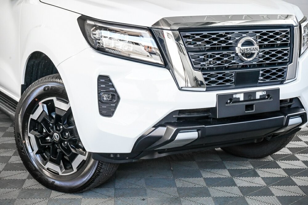 Nissan Navara image 2