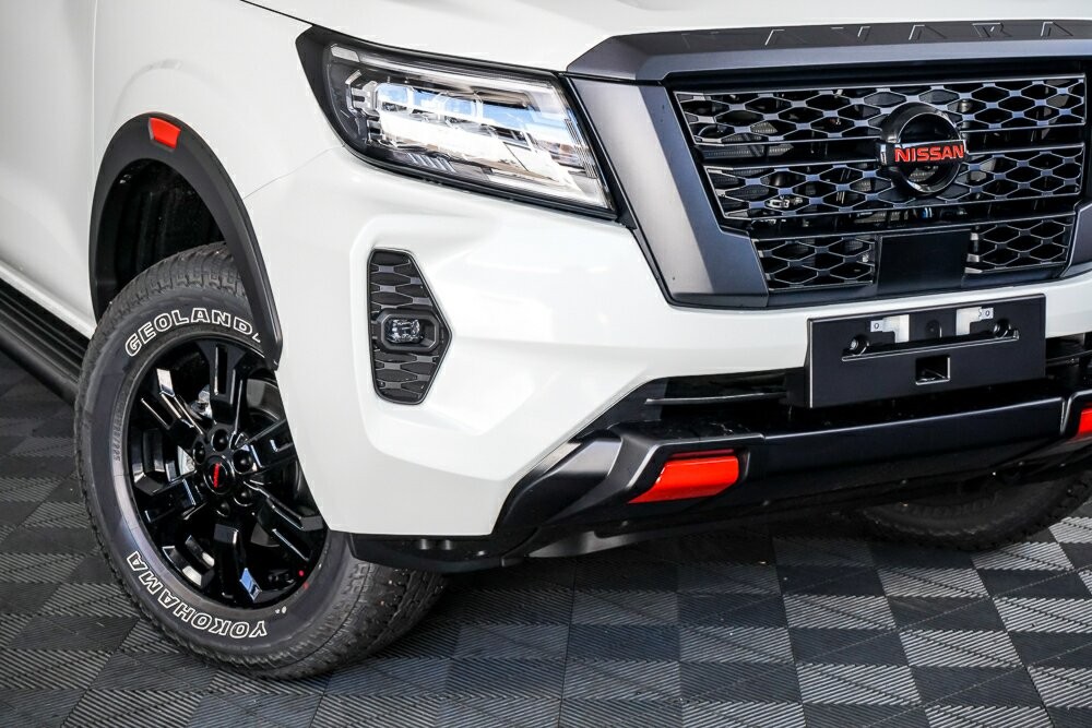 Nissan Navara image 2