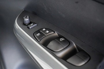 https://vehicle-cdn.autoleague.cloud/33489_2985330_13.jpg