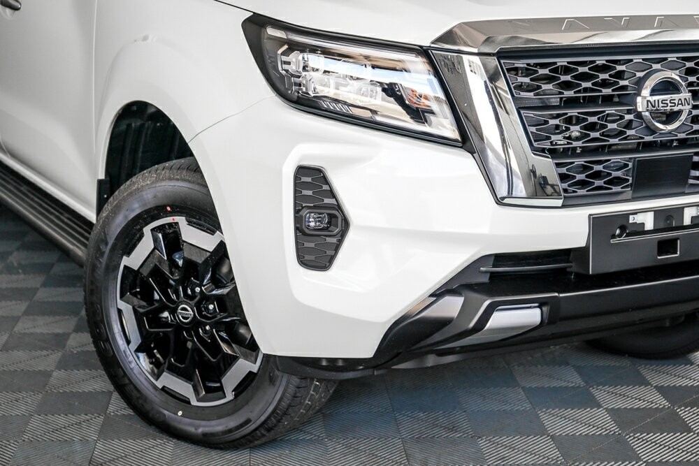 Nissan Navara image 2