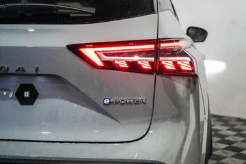 https://vehicle-cdn.autoleague.cloud/33489_2998083_25.jpg